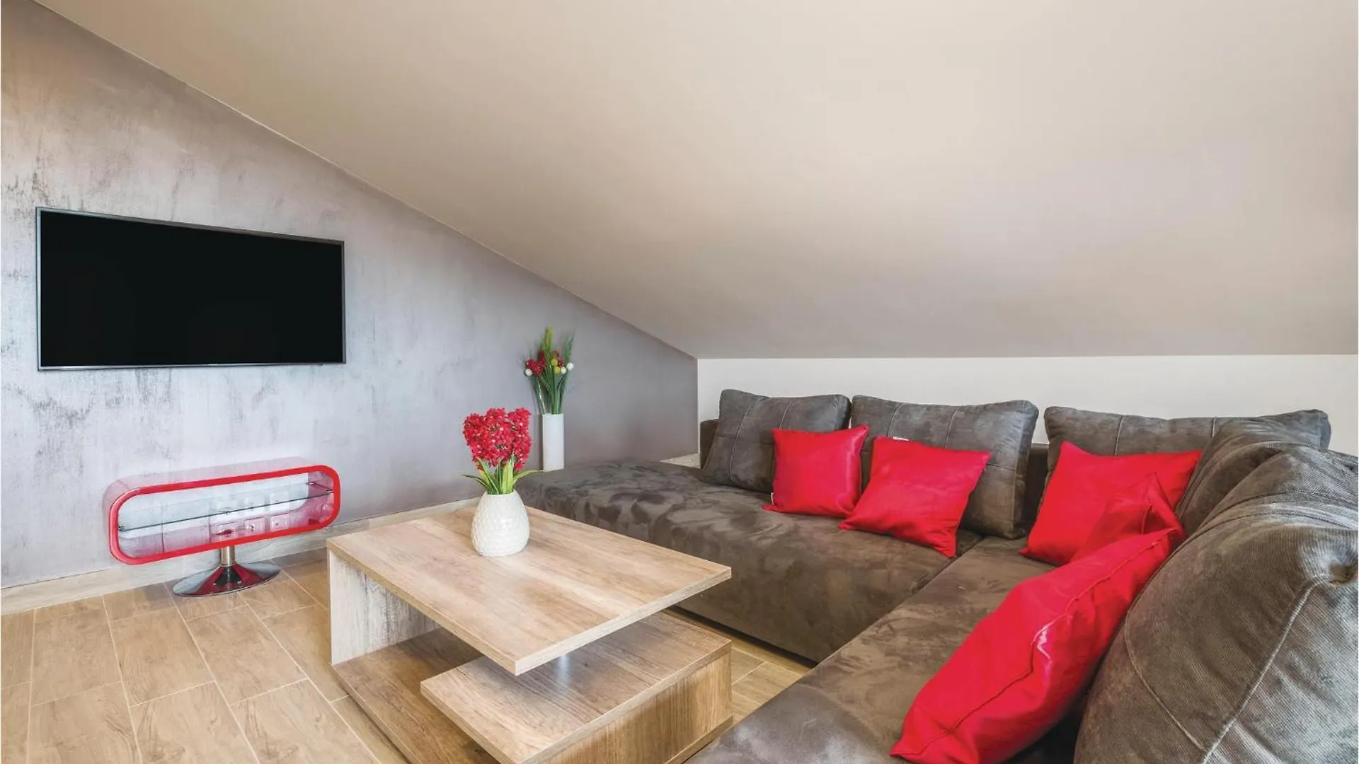 Stunning Apartment In Pjescana Uvala With Wifi