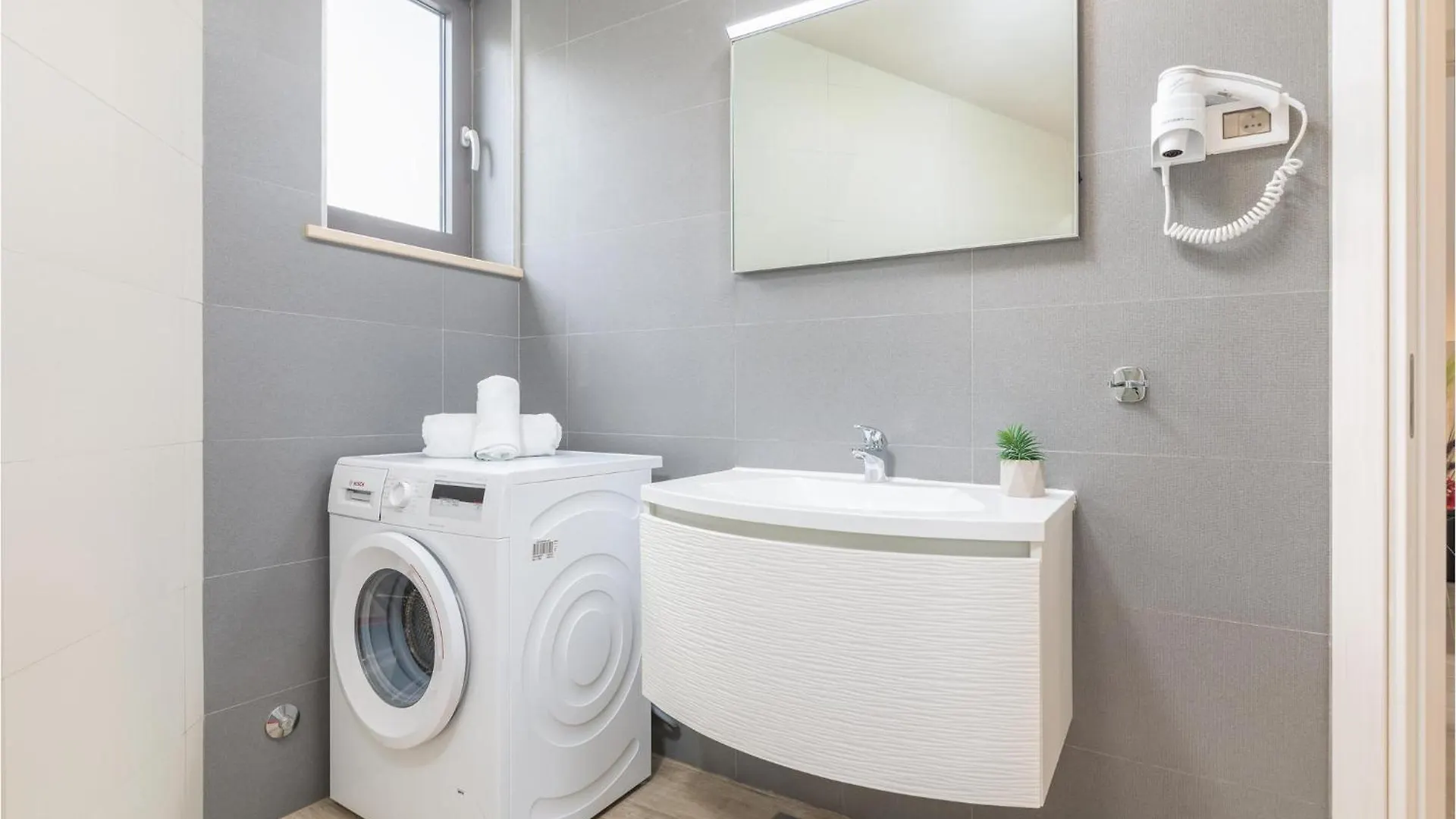 Stunning Apartment In Pjescana Uvala With Wifi 0*,