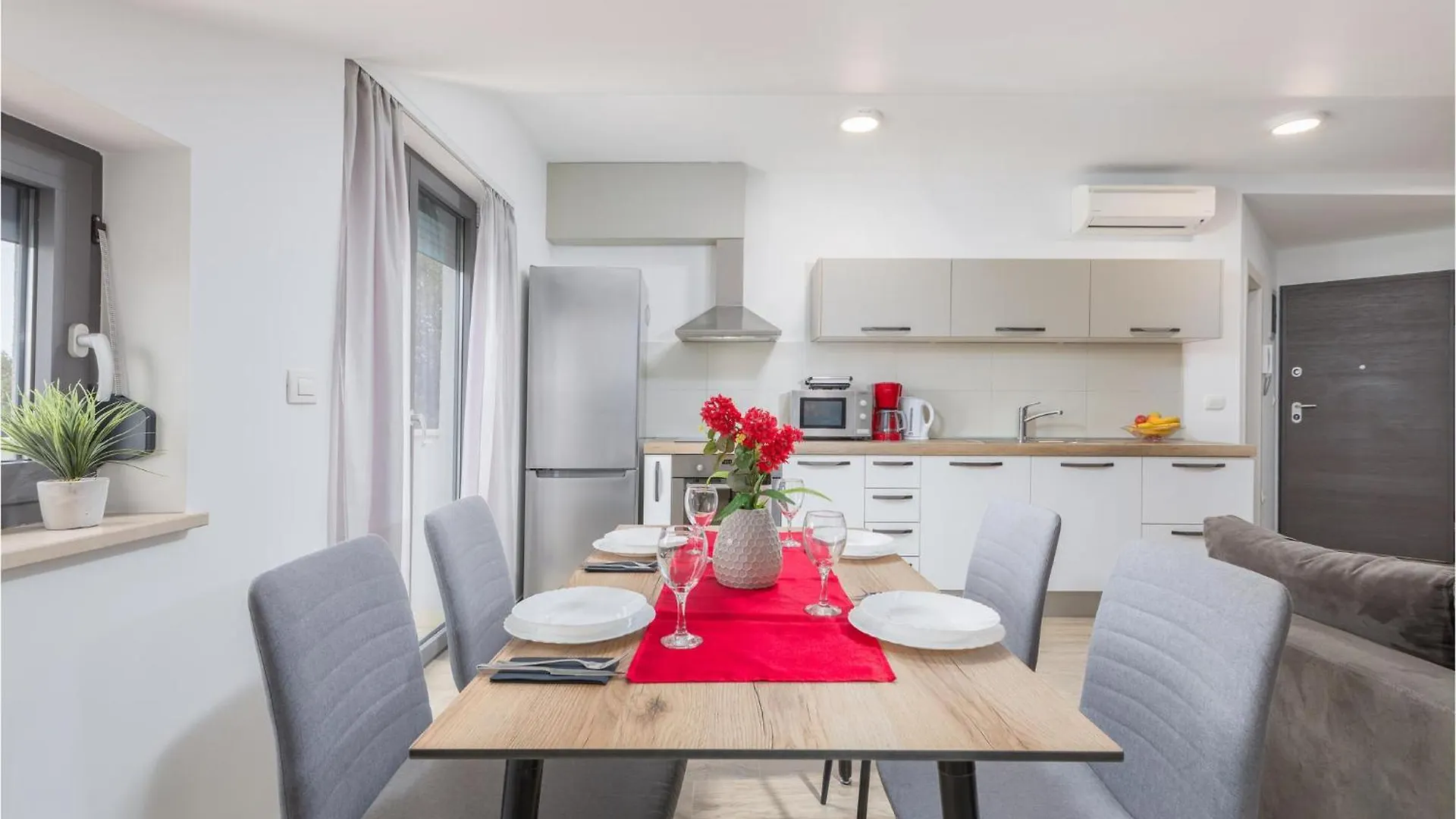 Stunning Apartment In Pjescana Uvala With Wifi